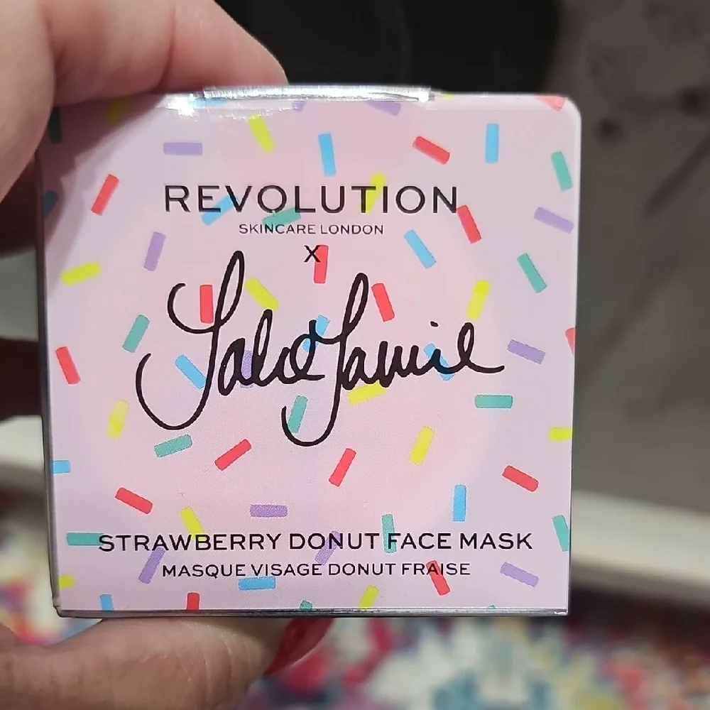 Revolution Skincare Strawberry Donut Mask